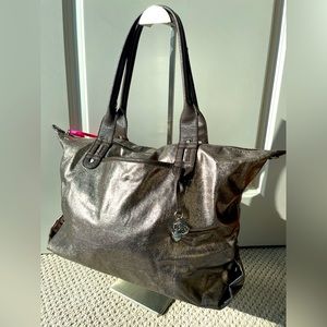 How Does She So It Bag by Stella & Dot in Pewter Metallic